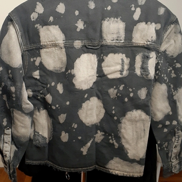 ASOS DESIGN Denim overshirt with splatter wash. - Picture 5 of 5